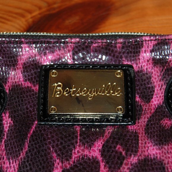 Betsey Johnson BETSEYVILLE Pink & Black leopard fabric & Leather hand bag CLUTCH - Picture 1 of 4